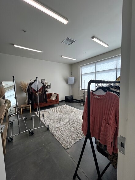 2452 E 6700 S, Uintah, UT for lease - Building Photo - Image 3 of 12