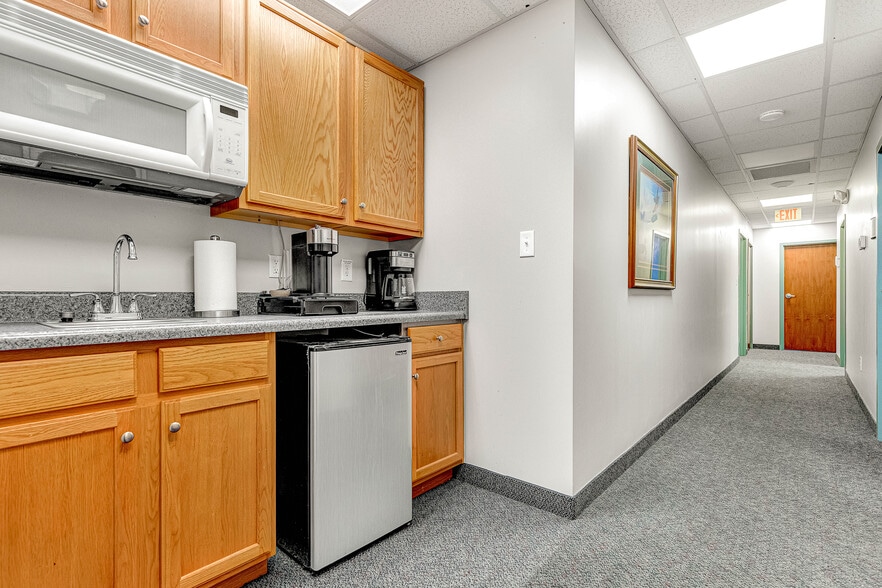 5368-5380 Twin Hickory Rd, Glen Allen, VA for sale - Building Photo - Image 3 of 41