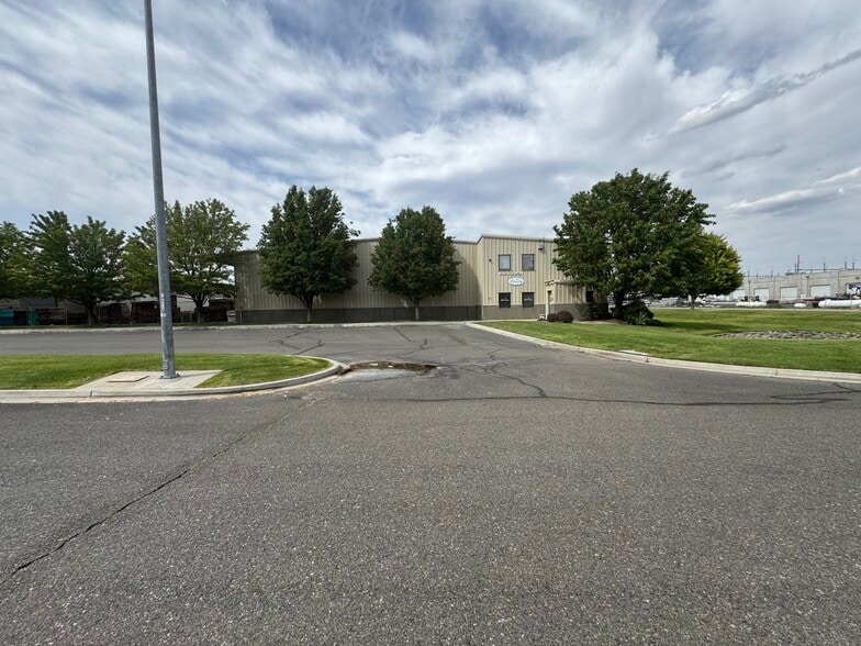 2900 Sutherland Dr, Union Gap, WA for lease - Building Photo - Image 1 of 17