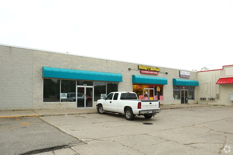 Hazel Park Plaza portfolio of 3 properties for sale on LoopNet.ca - Primary Photo - Image 1 of 3