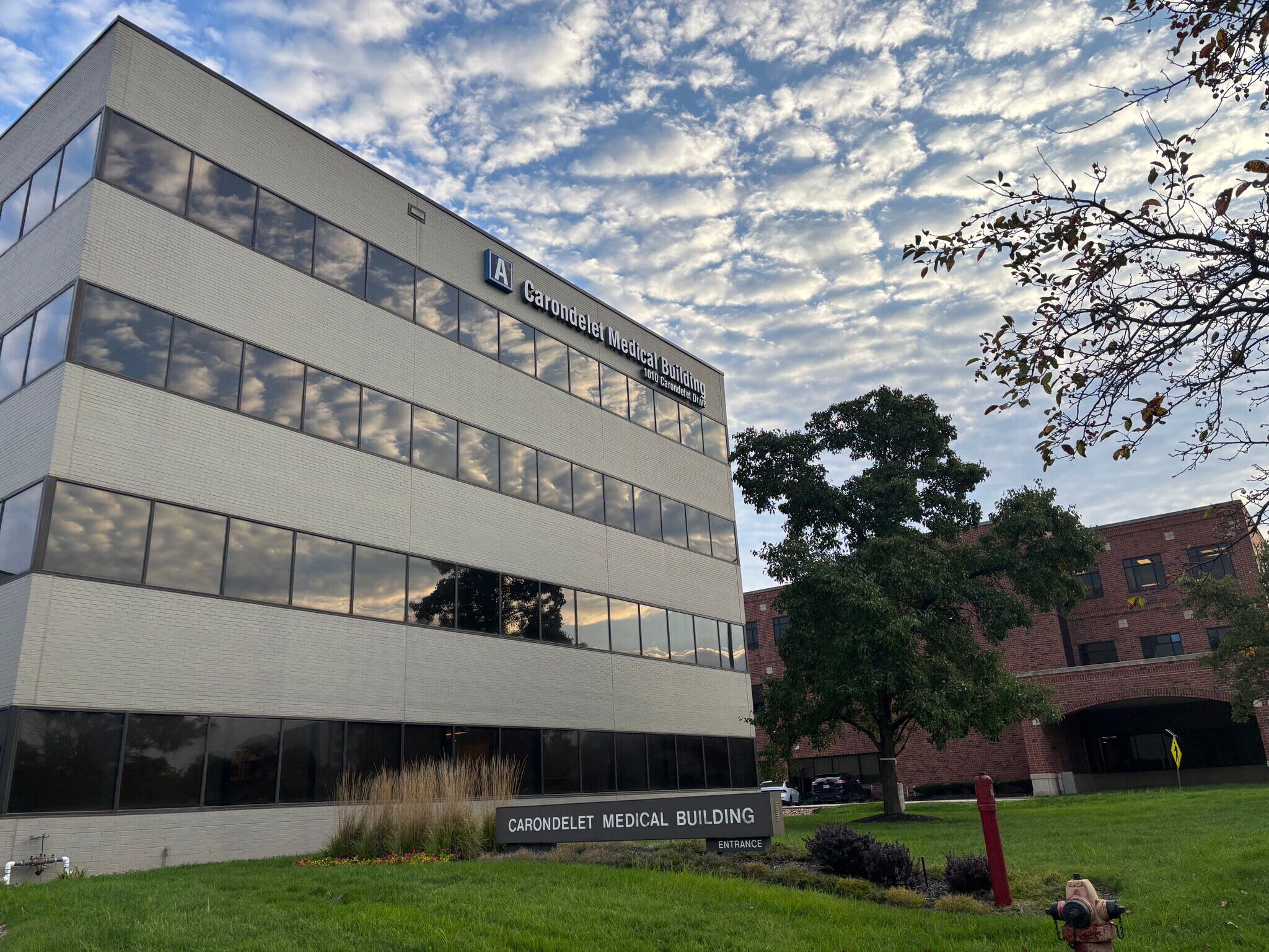 1010 Carondelet Dr, Kansas City, MO à louer Photo du bâtiment- Image 1 de 5