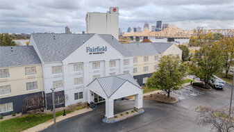 Fairfield Inn & Suites Louisville North - Motel