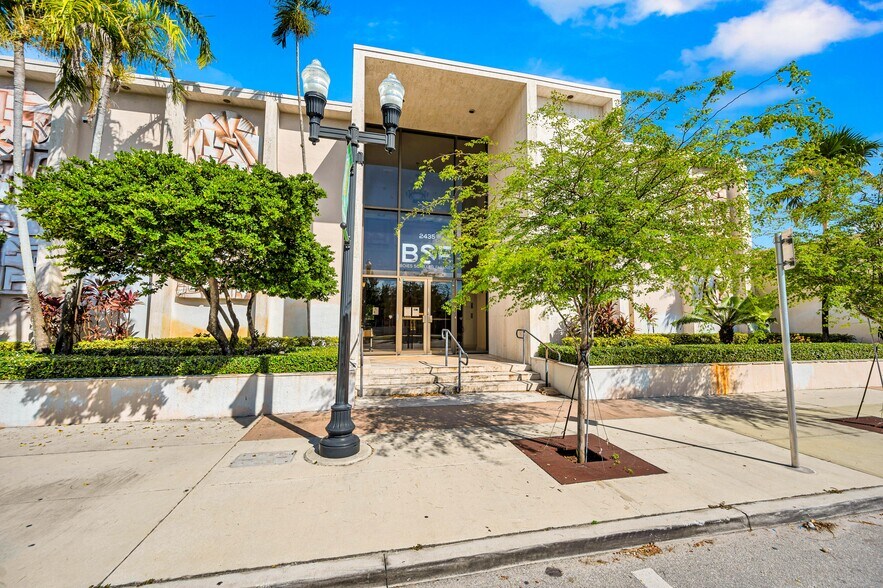 2435 Hollywood Blvd, Hollywood, FL à vendre - Photo du bâtiment - Image 2 de 12