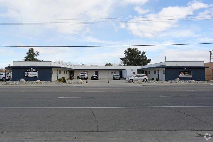 44262 Division St, Lancaster, CA à vendre - Photo du bâtiment - Image 2 de 11