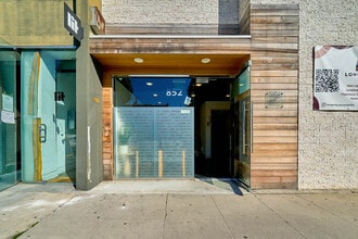 852 S Robertson Blvd, Los Angeles, CA à louer Photo du bâtiment- Image 1 de 37