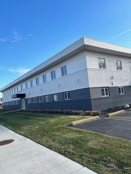 20411 W 12 Mile Rd, Southfield, MI à louer - Photo du bâtiment - Image 2 de 8