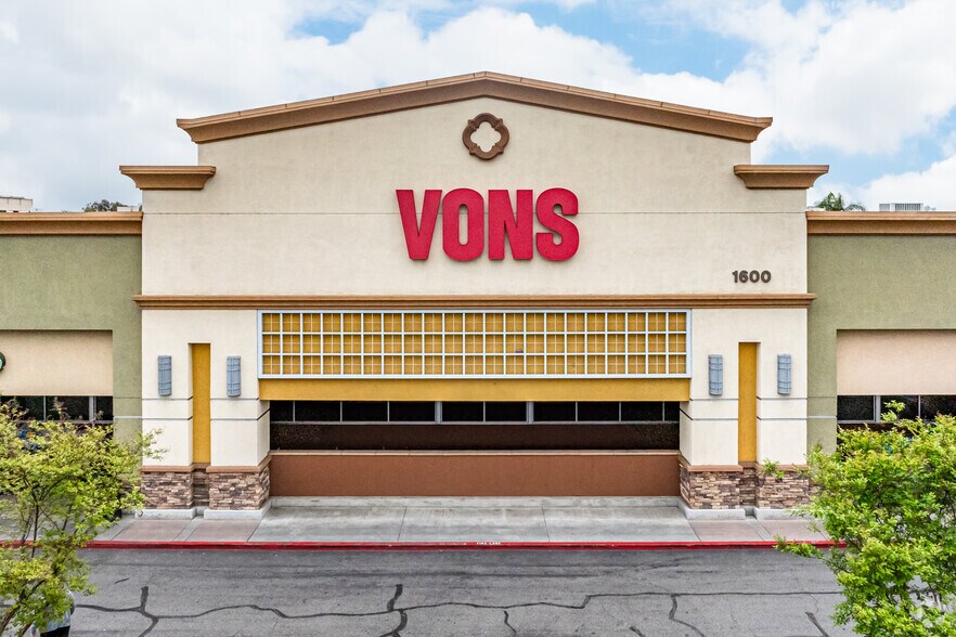 1548 Foothill Blvd, La Verne, CA à louer - Photo du bâtiment - Image 2 de 5