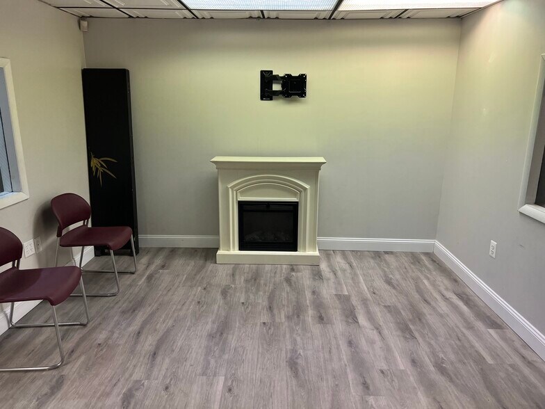 8022 Old Alexandria Ferry Rd, Clinton, MD à louer - Hall d’entrée - Image 3 de 28