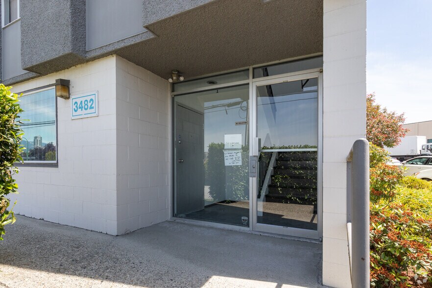 3456 Gardner Crt, Burnaby, BC à louer - Photo du bâtiment - Image 2 de 3