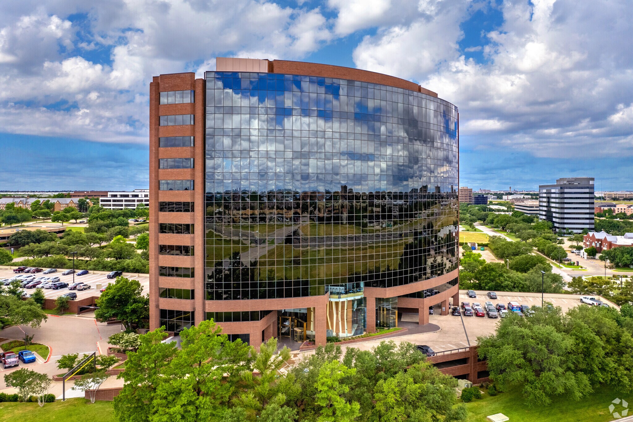 5605 N MacArthur Blvd, Irving, TX à louer Photo du bâtiment- Image 1 de 15