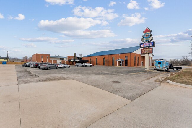 Plus de détails pour 1005 SW 4th St, Moore, OK - Spécialité à vendre