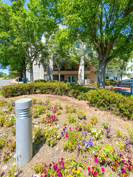 1600 Creekside Dr, Folsom, CA for lease - Building Photo - Image 3 of 16