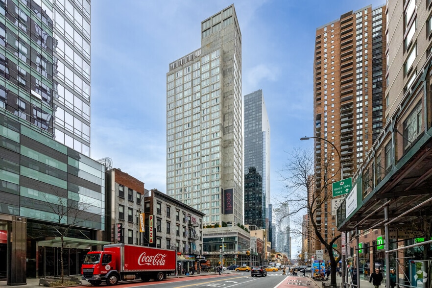 400 W 42nd St, New York, NY for lease - Primary Photo - Image 1 of 21