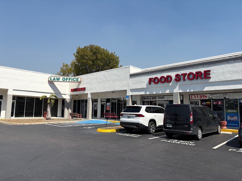 7118-7170 N Nob Hill Rd, Tamarac, FL à louer - Photo du bâtiment - Image 3 de 20