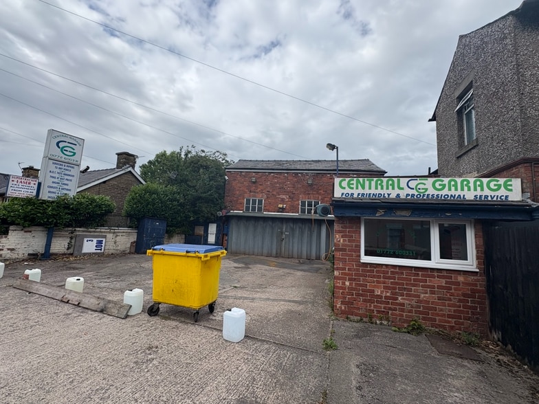 122 Westhead Road, Leyland for lease - Building Photo - Image 2 of 6