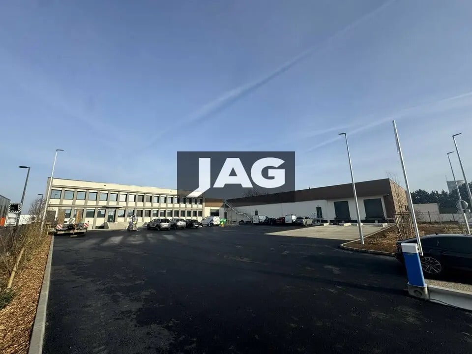 Flex in Caluire-et-Cuire for lease Building Photo- Image 1 of 13