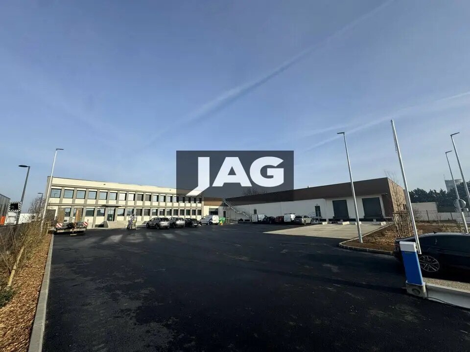 Flex in Caluire-et-Cuire for lease Primary Photo- Image 1 of 13