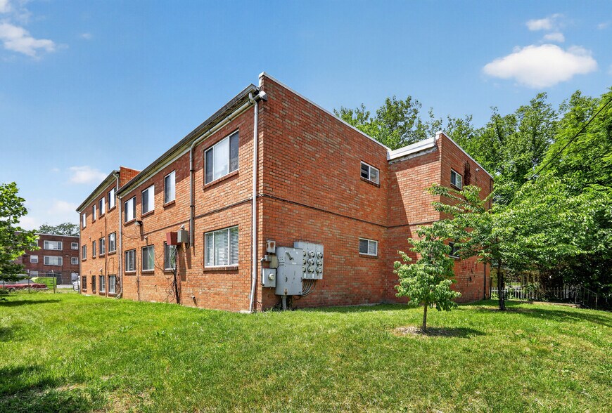Atlantic Gardens portefeuille de 5 propriétés à vendre sur LoopNet.ca - Photo du bâtiment - Image 1 de 4