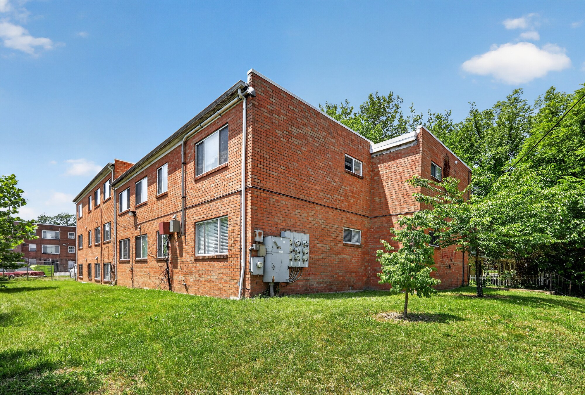 Atlantic Gardens portefeuille de 5 propriétés à vendre sur LoopNet.ca Photo du bâtiment- Image 1 de 5