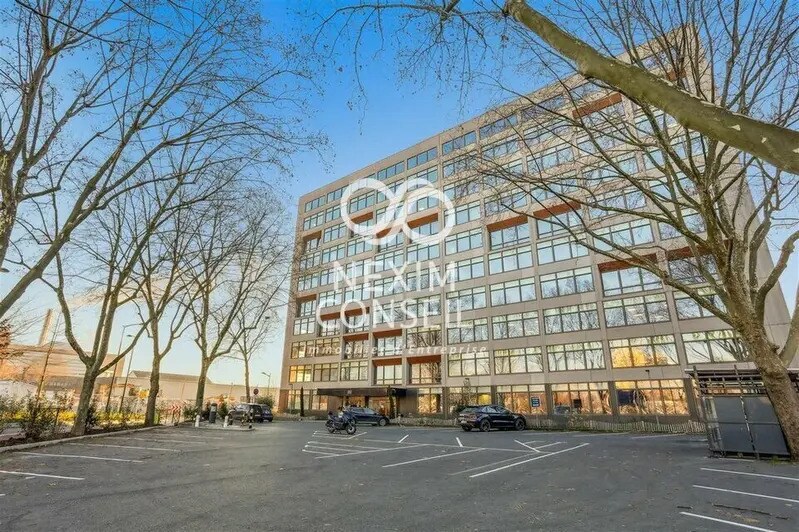 Office in Clichy for sale Building Photo- Image 1 of 5