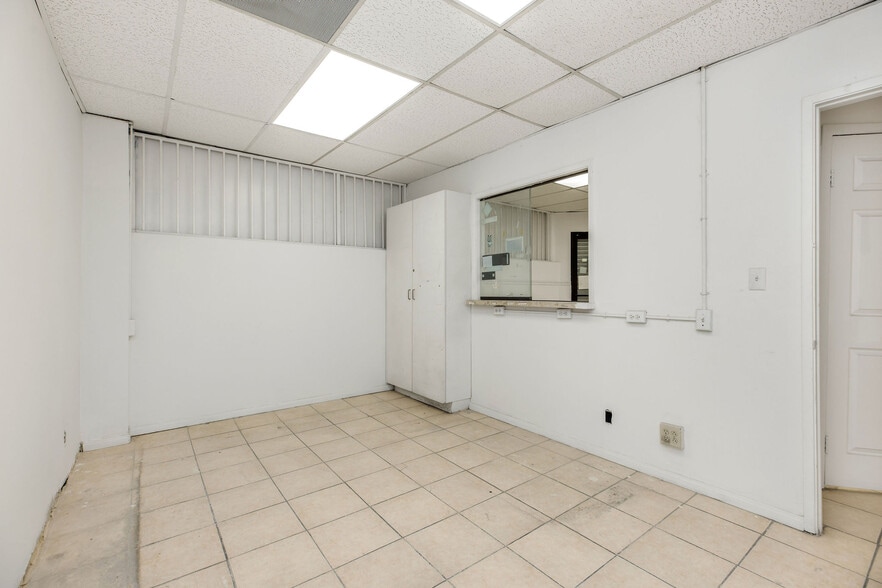 1600 W Pico Blvd, Los Angeles, CA for lease - Interior Photo - Image 3 of 10