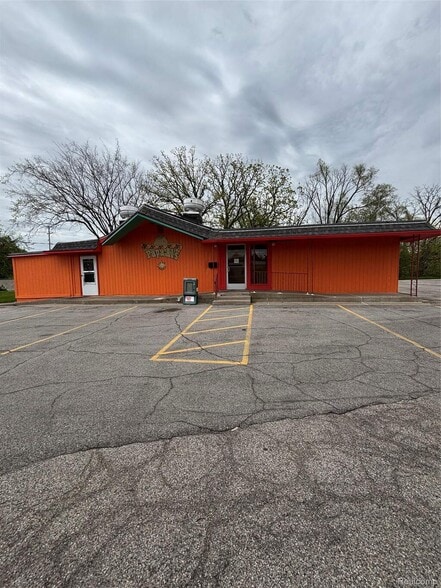 4492 Richfield Rd, Flint, MI for sale - Building Photo - Image 3 of 6