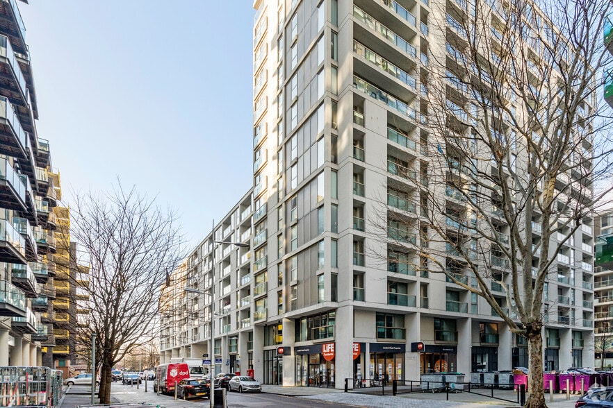 38 Lanterns Way, London for lease - Primary Photo - Image 1 of 2