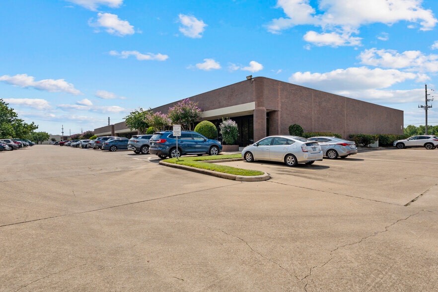 2525 W Bellfort St, Houston, TX for lease - Building Photo - Image 3 of 25
