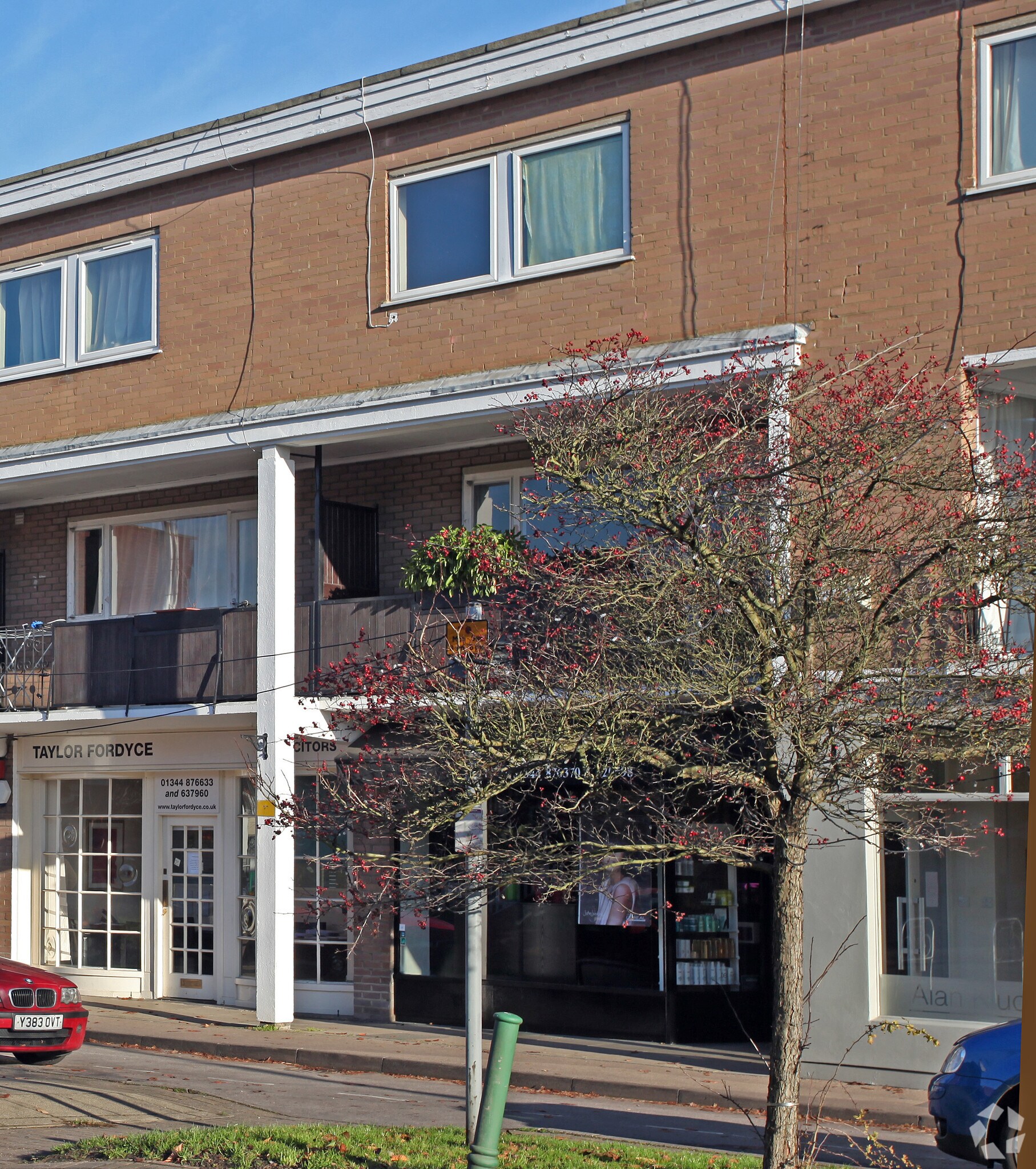 53-79 Chobham Rd, Sunninghill à louer Photo principale- Image 1 de 4