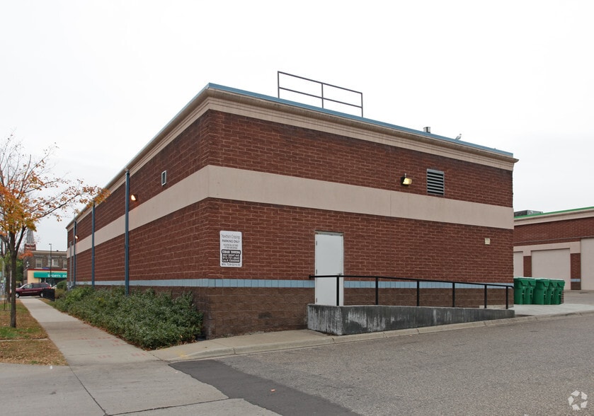 902 W Broadway Ave, Minneapolis, MN for sale - Building Photo - Image 2 of 2