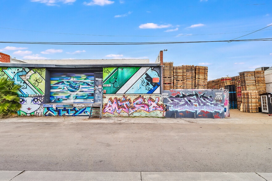 3113-3115 E 11th St, Los Angeles, CA for lease - Building Photo - Image 3 of 7