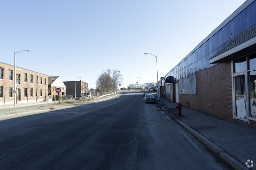 635 Middlesex St, Lowell, MA for lease - Building Photo - Image 2 of 8