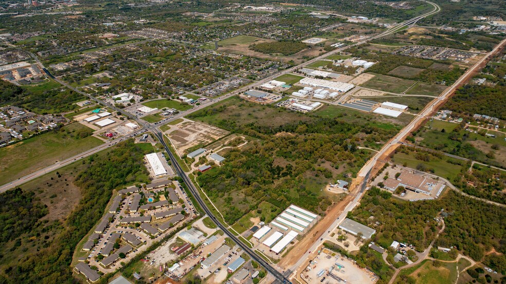 100 N Loop 288, Denton, TX à vendre - Photo du bâtiment - Image 2 de 7