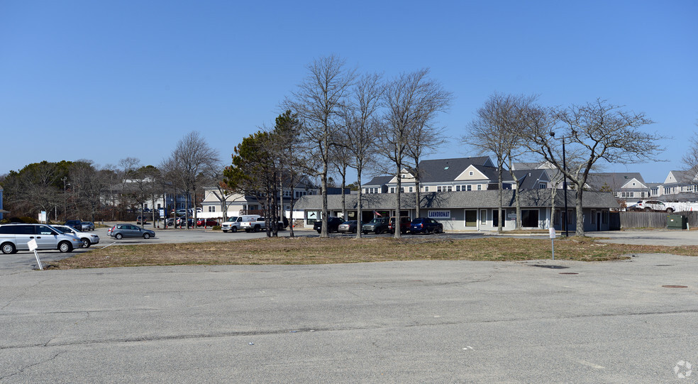 720 Main St, Hyannis, MA à vendre - Photo principale - Image 1 de 14