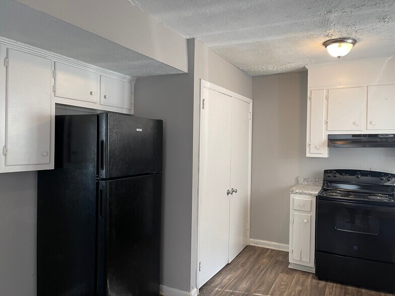 4053 Log Cabin Dr, Macon-Bibb, GA à vendre - Photo du bâtiment - Image 3 de 14