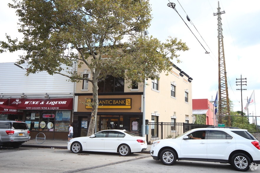 41-11 Bell Blvd, Bayside, NY for lease - Building Photo - Image 1 of 2