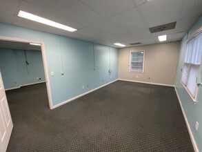2225 Ashley Crossing Dr, Charleston, SC for lease Interior Photo- Image 2 of 12