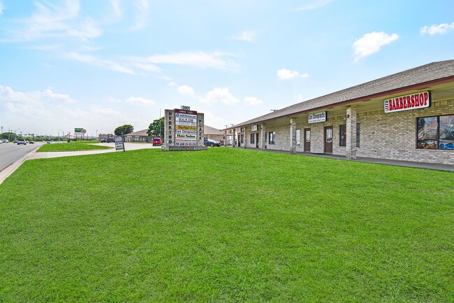 Plus de détails pour 3901 E Stan Schlueter Loop, Killeen, TX - Bureau/Commerce de détail à louer