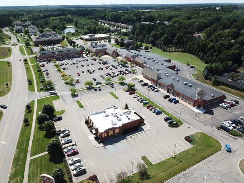 701 Greenville West Dr, Greenville, MI à louer - Photo du bâtiment - Image 2 de 8