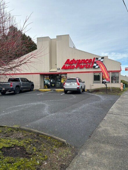 2120 E Powell Blvd, Gresham, OR for lease - Building Photo - Image 3 of 50