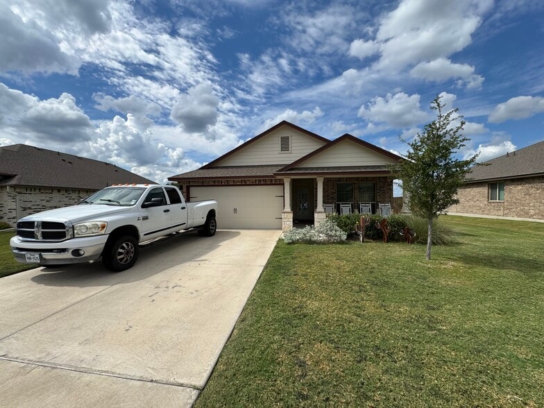 108 Cinnamon Loop, Burnet, TX à vendre - Photo principale - Image 1 de 6