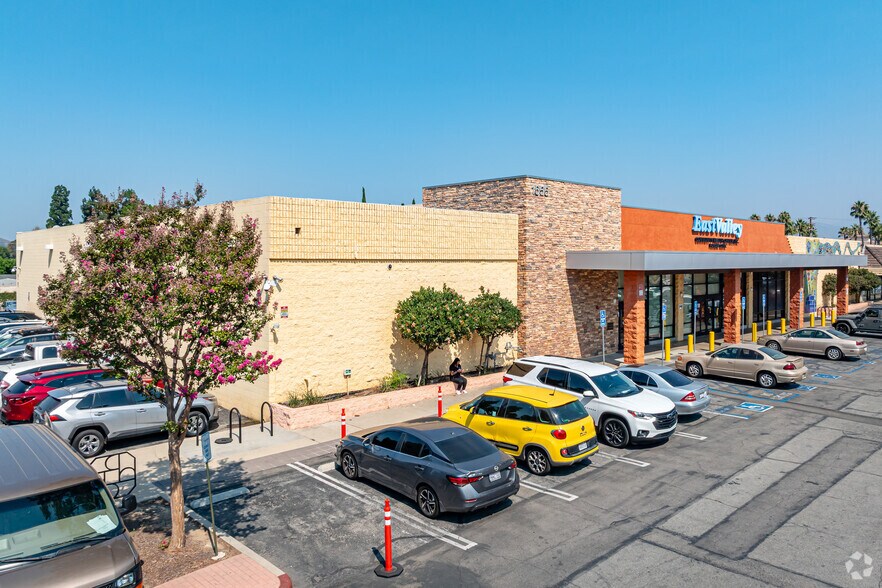 1555 S Garey Ave, Pomona, CA à louer - Photo principale - Image 1 de 4