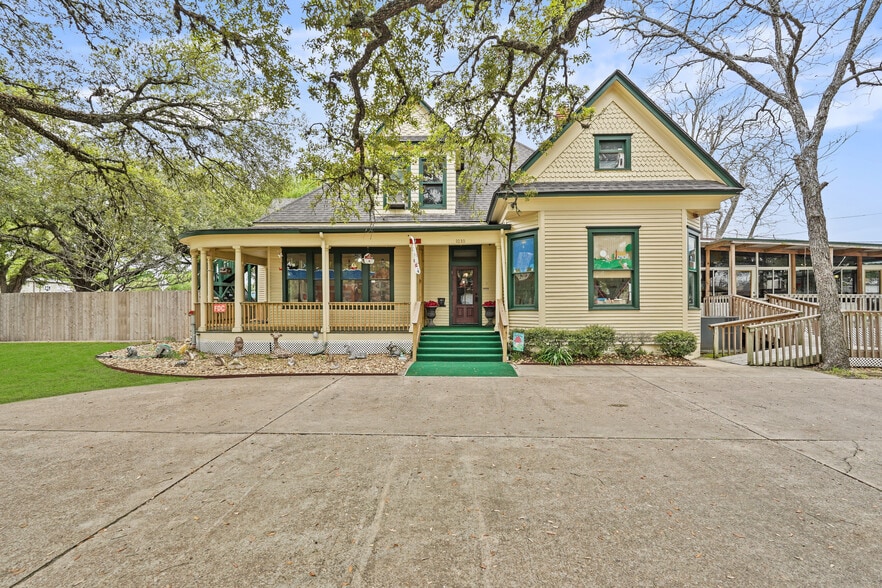 1030 4th St, Rosenberg, TX for sale - Primary Photo - Image 1 of 50