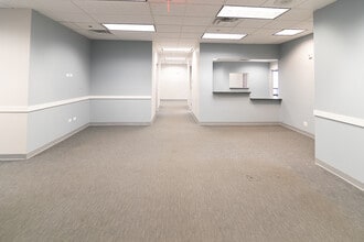 1701 E Woodfield Rd, Schaumburg, IL à louer Photo intérieure- Image 2 de 13