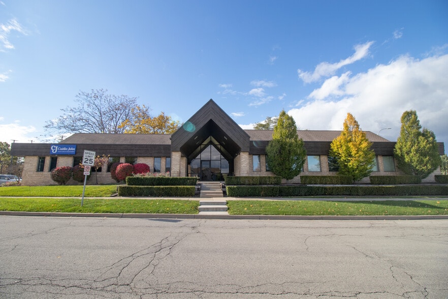 1024 E Grand River Ave, Brighton, MI for sale - Building Photo - Image 1 of 1
