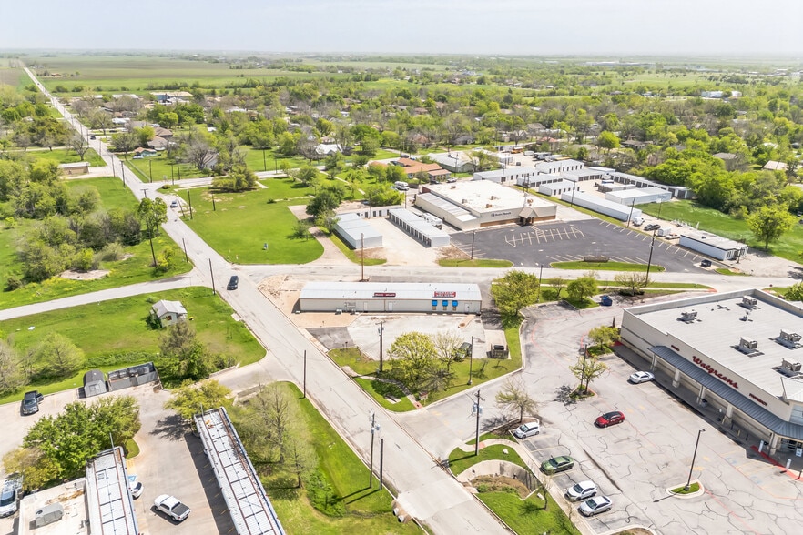 1611 Old Granger Rd, Taylor, TX à louer - Photo du bâtiment - Image 2 de 63