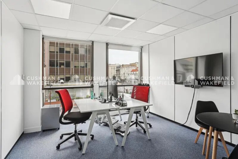 Office in Neuilly-sur-Seine for lease - Building Photo - Image 3 of 13