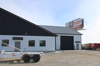 61 W 465 N, Blackfoot, ID for lease Interior Photo- Image 2 of 21