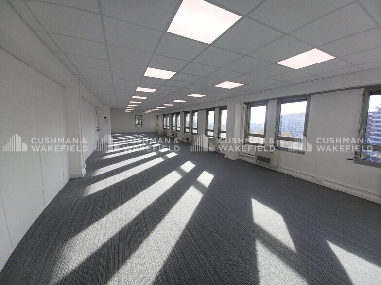 Office in Marseille for lease - Interior Photo - Image 3 of 7