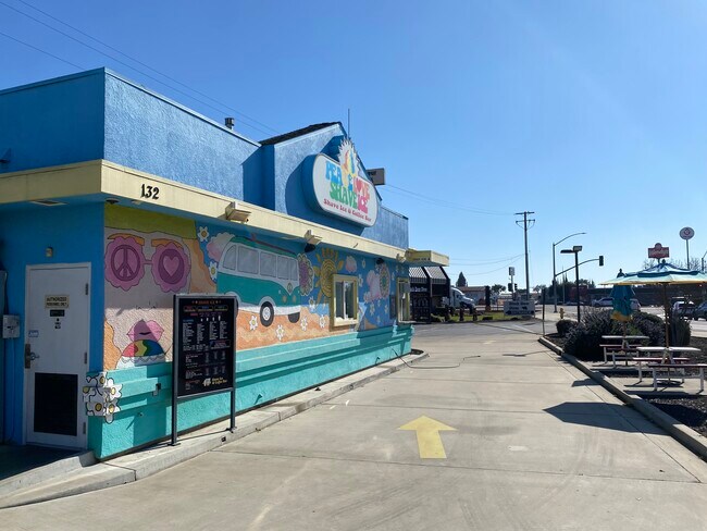 Plus de détails pour 132 Button Ave, Manteca, CA - Commerce de détail à louer